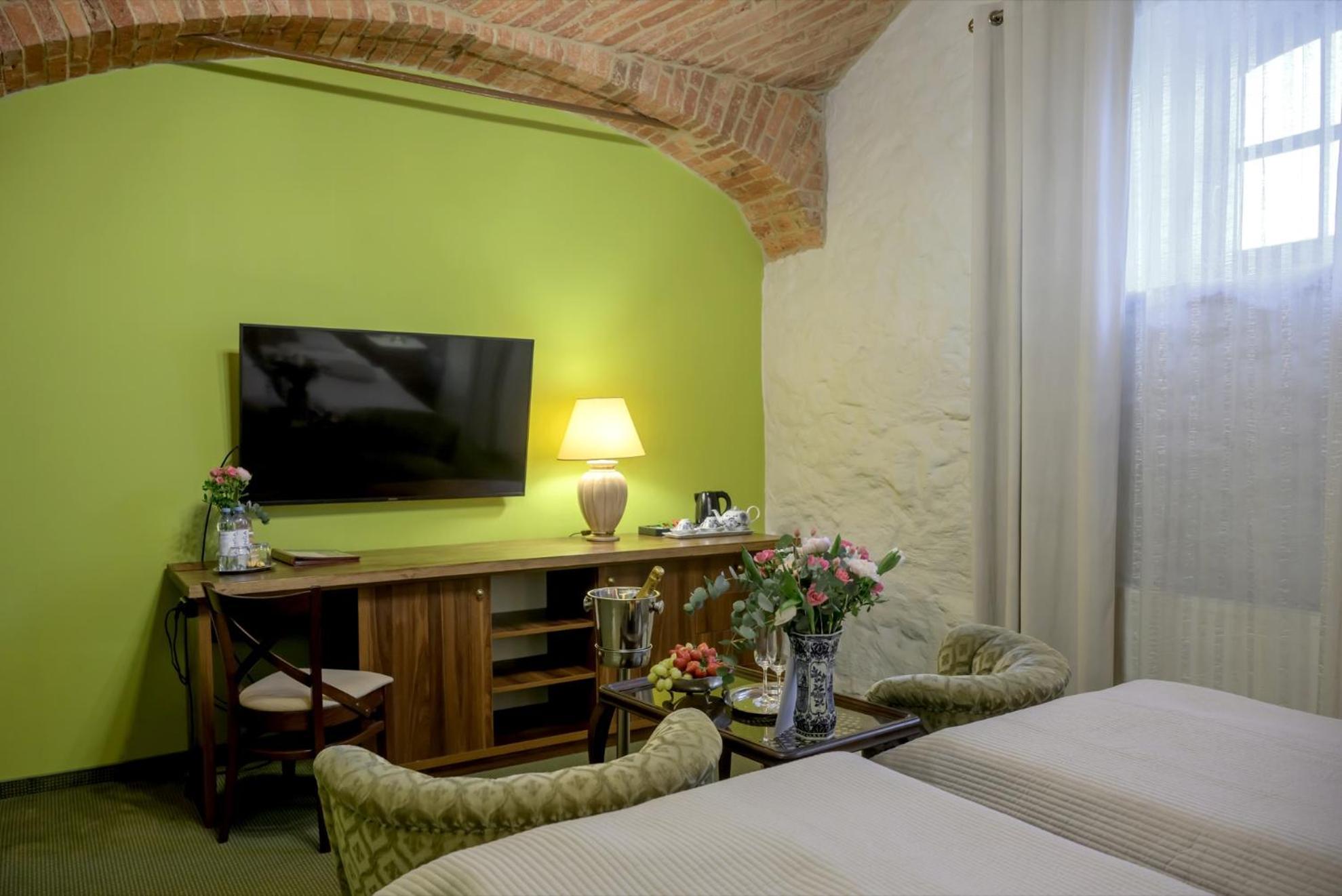 Zabi Dwor - Hotel - Restauracja - Spa Zielona Góra Kültér fotó