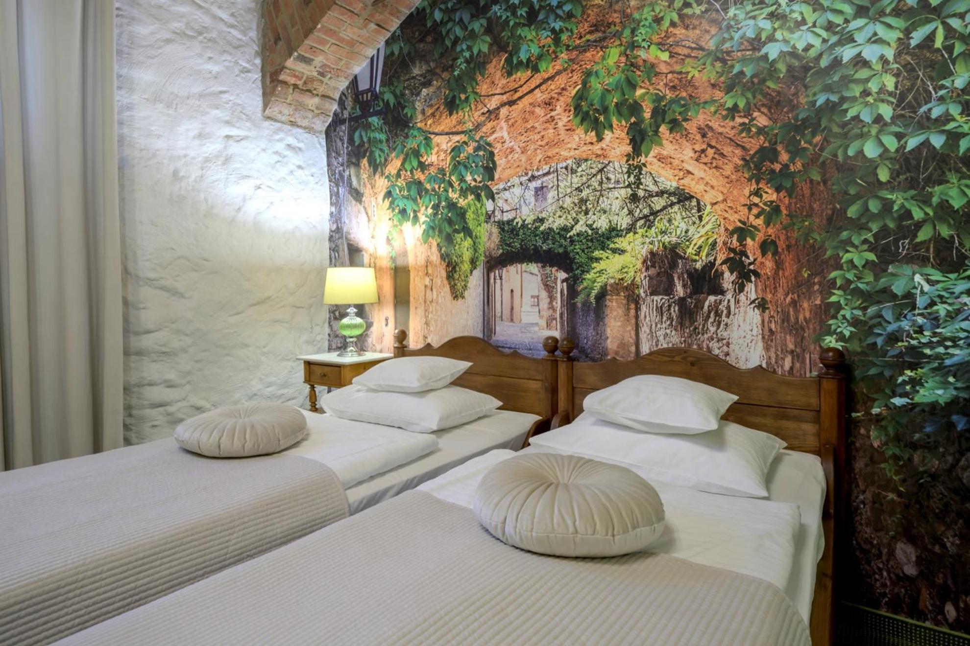 Zabi Dwor - Hotel - Restauracja - Spa Zielona Góra Kültér fotó